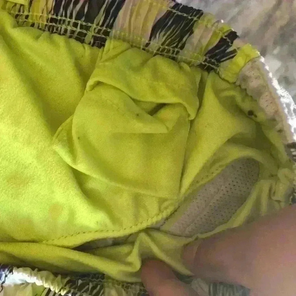 CHAMPION LIME YELLOW GRAY RUNNING SHORTS WITH LINING AND KEY POCKET MEDIUM - Picture 4 of 5